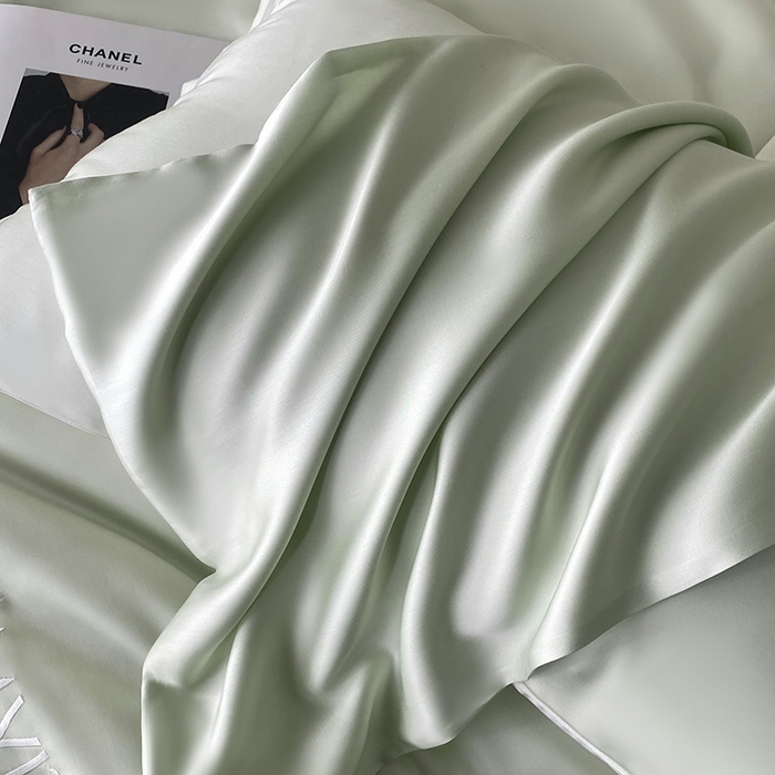 91家纺网 家纺一手货源 找家纺 优悦 2025新款冰丝印花刺绣双拼四件套-漫心 田园绿