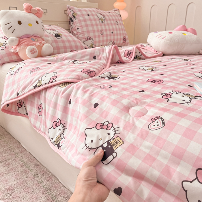 91家纺网 家纺一手货源 找家纺 暮思家居 2025新款正版授权三丽鸥A类牛奶针织棉夏被子被芯 针织棉-粉格KT