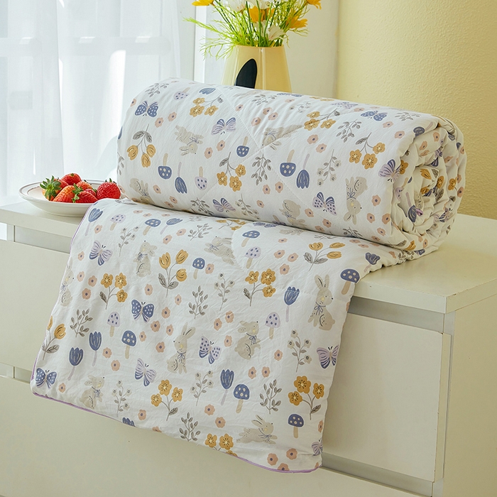 91家纺网 家纺一手货源 找家纺 梦恬佳 2025新款A类水洗皱皱棉夏凉被 兔野仙踪