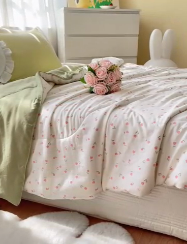 91家纺网 家纺一手货源 找家纺 梦恬佳 2025新款A类水洗皱皱棉夏凉被 浪漫花海