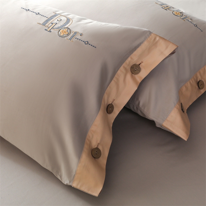 91家纺网 家纺一手货源 找家纺 暖洋 2025新款100支长绒棉绣花纽扣款四件套长绒棉四件套全棉四件套【礼盒包装】 月光灰