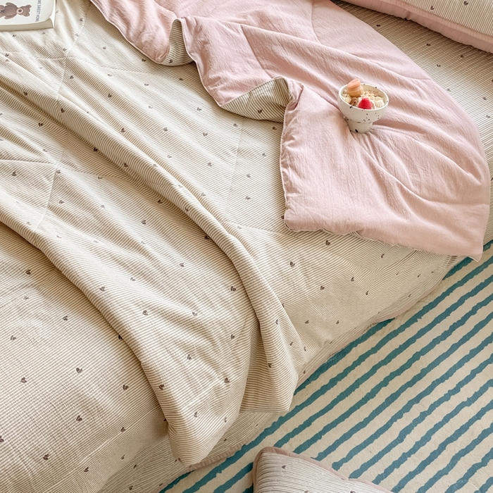 91家纺网 家纺一手货源 找家纺 老帅的工厂店2025新款a类云感双层纱7a抗菌夏被四件套 爱你