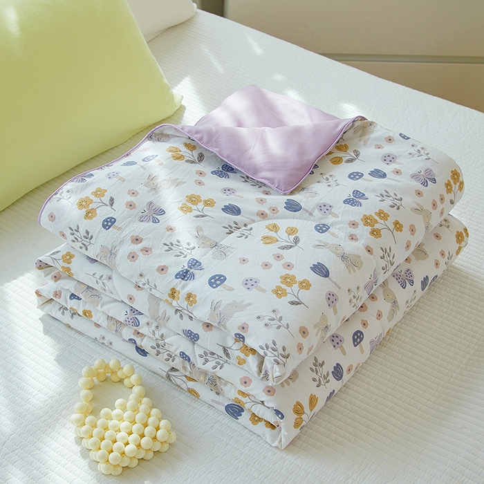 91家纺网 家纺一手货源 找家纺 梦恬佳 2025新款A类水洗皱皱棉夏凉被 兔野仙踪