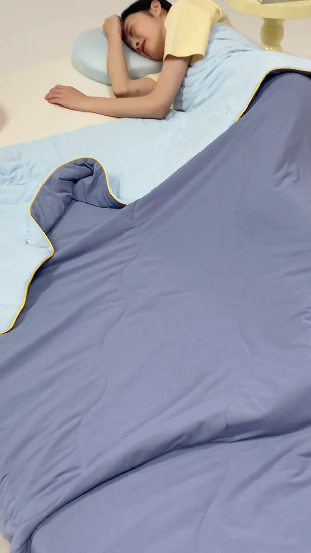 91家纺网 家纺一手货源 找家纺 CINNY馨宜 2025新款A类170g高克重锦氨凉感冷布丁凉感防蚊即刻凉感夏被 绅士蓝