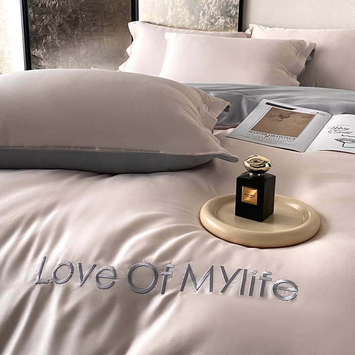 91家纺网 家纺一手货源 找家纺 优悦 2025新款冰丝印花刺绣双拼四件套-漫心 冰莓粉