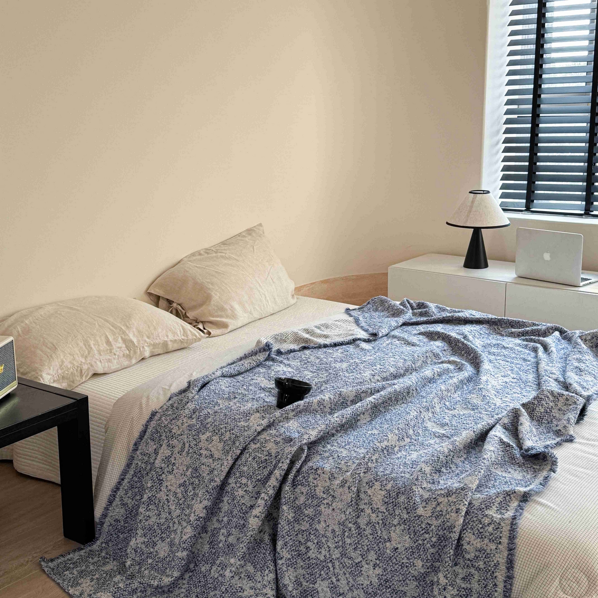 91家纺网 家纺一手货源 找家纺 金丝鸟家纺 2025春夏新款高端羊毛混纺盖毯毯子盖毯多功能盖毯飞机毯 利文 兰