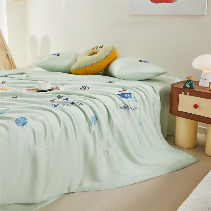 91家纺网 家纺一手货源 找家纺 雯豆家纺 2025夏季新品7A抗菌莱赛尔兰精天丝绣花刺绣夏被空调被四件套凉感被芯 帆船系列-薄荷绿