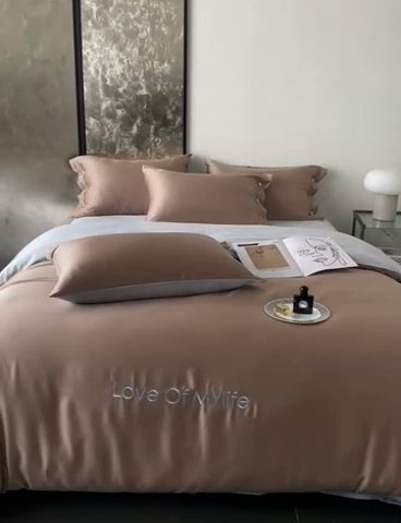 91家纺网 家纺一手货源 找家纺 优悦 2025新款冰丝印花刺绣双拼四件套-漫心 暮山棕