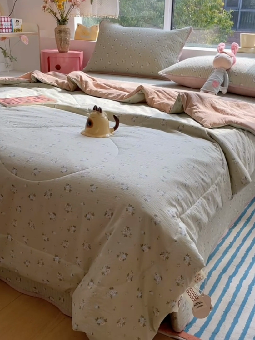91家纺网 家纺一手货源 找家纺 老帅的工厂店2025新款a类云感双层纱7a抗菌夏被四件套 茶野
