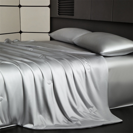 91家纺网 家纺一手货源 找家纺 雯豆家纺 2025夏季新品锦纶+氨纶高档冰丝凉感夏被空调被7A抗菌薄被芯 冰芙绸夏被-月光灰