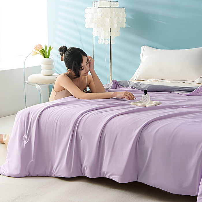 91家纺网 家纺一手货源 找家纺 益多眠 2025年新款凉感丝双拼夏被夏凉被被子被芯 淡紫灰