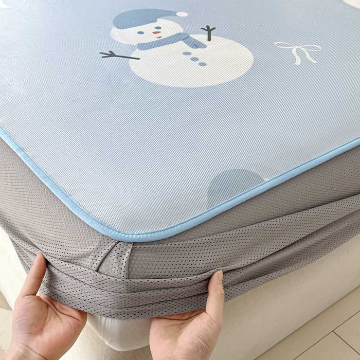 91家纺网 家纺一手货源 找家纺 鑫琪莱家纺 2025新款数码印花加密冰藤凉席三件套 床笠款-冰雪童话