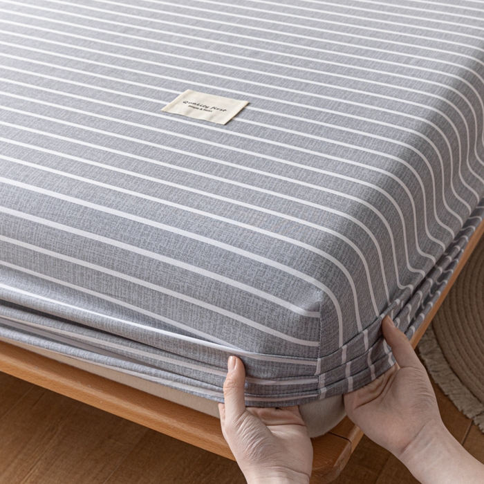 91家纺网 家纺一手货源 找家纺 梵克保罗 2025新款亲肤舒适全棉印花系列床笠 细条灰