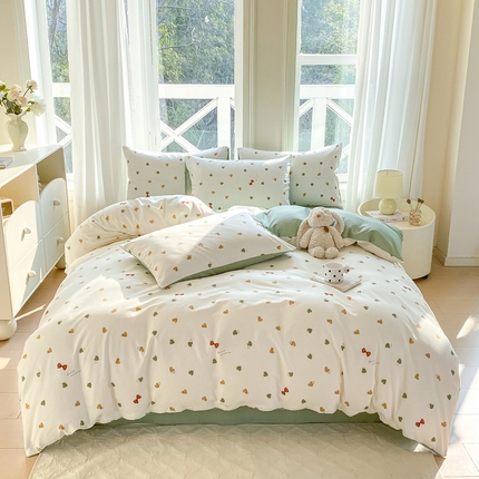 91家纺网 家纺一手货源 找家纺 念家居 2025新款直播爆款三件套印花小清新13070全棉四件套 彩色爱心