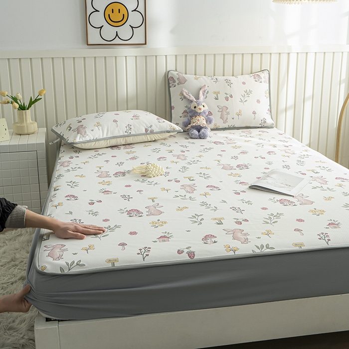 91家纺网 家纺一手货源 找家纺 卢赛尔 2025新款凉感丝提花凉席床笠款 蘑菇兔