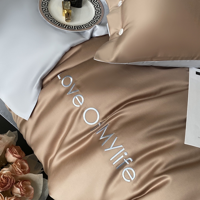 91家纺网 家纺一手货源 找家纺 优悦 2025新款冰丝印花刺绣双拼四件套-漫心 暮山棕