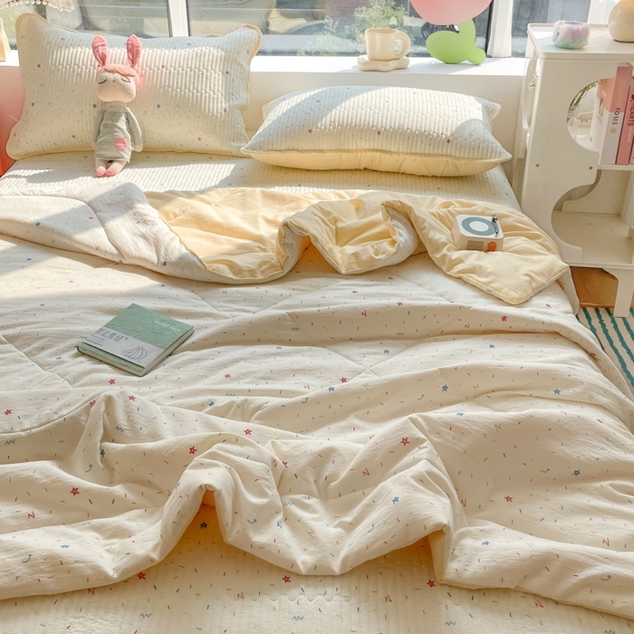 91家纺网 家纺一手货源 找家纺 老帅的工厂店2025新款a类云感双层纱7a抗菌夏被四件套 织梦