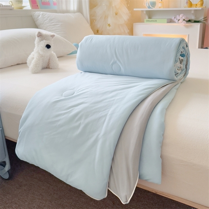 名兮家居2025春夏新款纯色双拼凉感丝夏凉被-场景二 天空蓝-浅灰