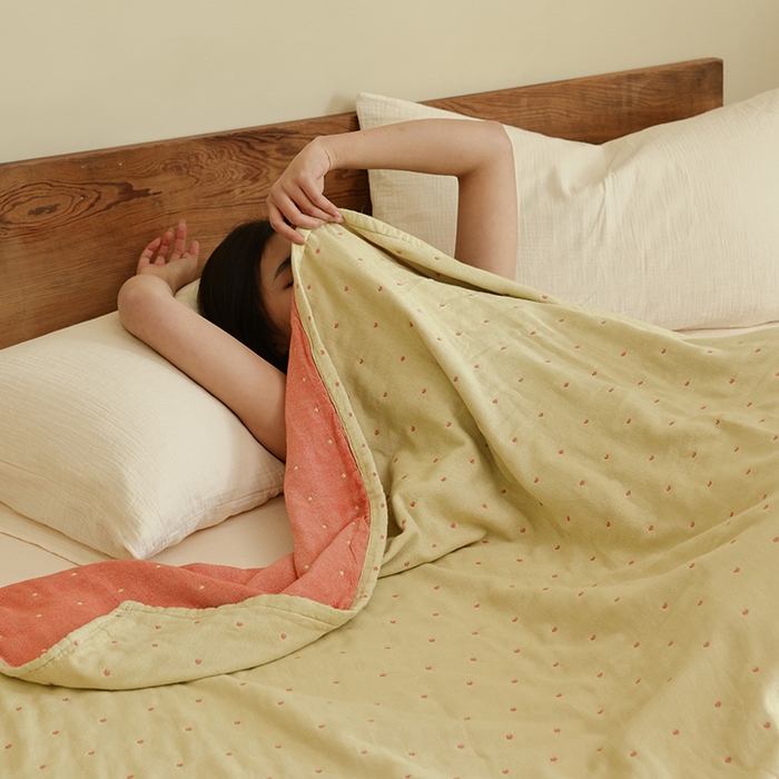 91家纺网 家纺一手货源 找家纺 雯雨2025新款A类全棉四层爱心刺绣纱布毛巾被 爱心绿+橙色