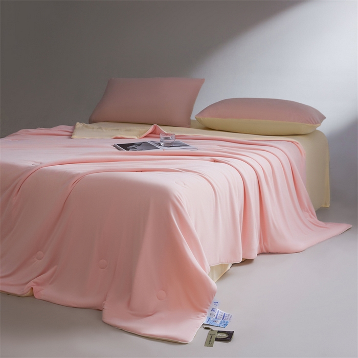 91家纺网 家纺一手货源 找家纺 雯豆家纺 2025夏季新品7A抗菌100%锦纶冰丝凉感夏凉被纯色拼色高档薄被空调被 小冰皮-海棠粉+淡雅黄