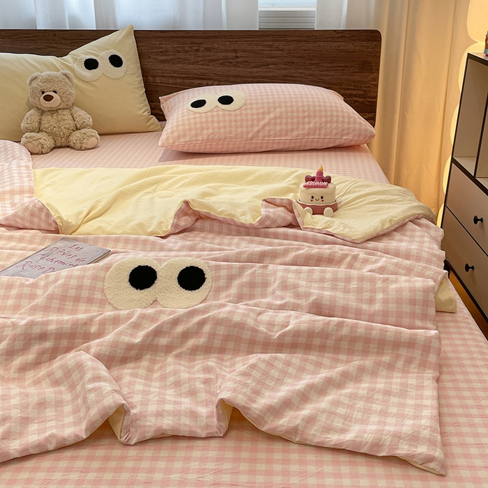 91家纺网 家纺一手货源 找家纺 桃心家居 2025新款云柔水洗棉毛巾绣大豆单夏被夏被四件套 水洗棉-大眼睛夏被粉小格奶黄