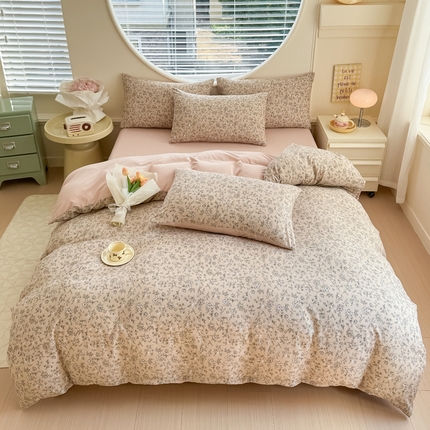 91家纺网 家纺一手货源 找家纺 （买家秀爆款花型不断货）2025年新款A类母婴级针织棉双层纱印花被套三件套全棉纯棉被套纯色床笠四件套 花丛咖