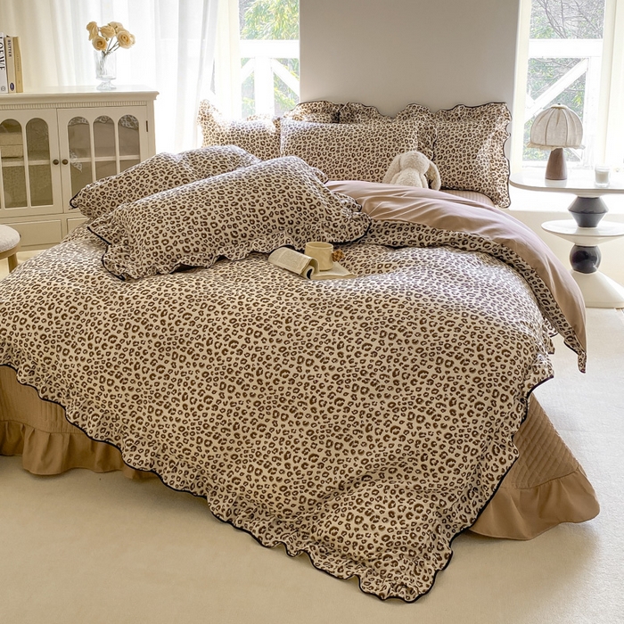 91家纺网 家纺一手货源 找家纺 仟网汇 2025新款赫本针织双层纱床盖四件套 奶咖豹纹