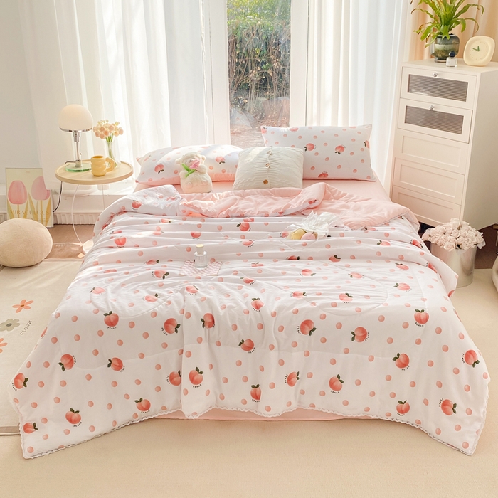 91家纺网 家纺一手货源 找家纺 穆琪 2025新款小花边印花夏被小清新夏凉被 氧气桃桃