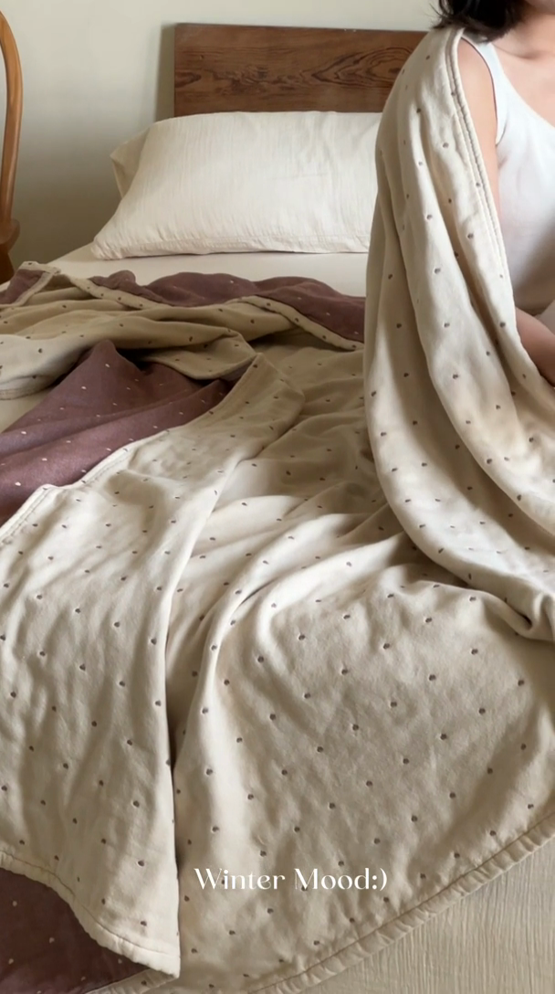 91家纺网 家纺一手货源 找家纺 雯雨2025新款A类全棉四层爱心刺绣纱布毛巾被 爱心米+咖色