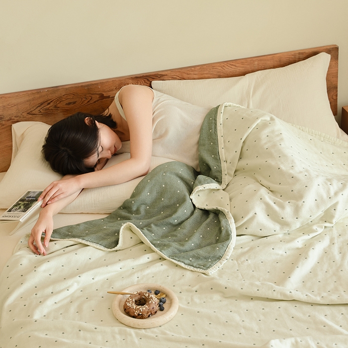 91家纺网 家纺一手货源 找家纺 雯雨2025新款A类全棉四层爱心刺绣纱布毛巾被 爱心白+绿色