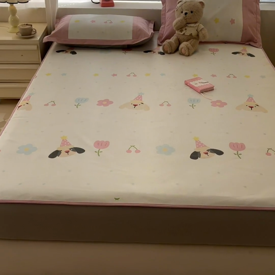 91家纺网 家纺一手货源 找家纺 鑫琪莱家纺 2025新款数码印花加密冰藤凉席三件套 床笠款-休闲时光