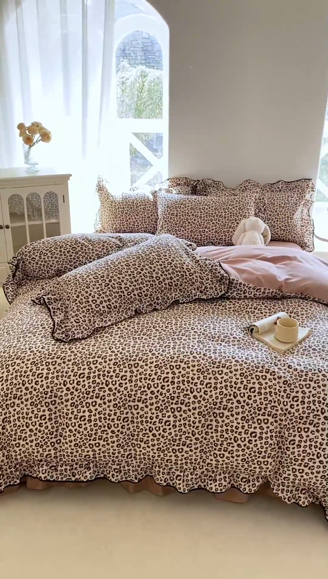 91家纺网 家纺一手货源 找家纺 仟网汇 2025新款赫本针织双层纱床盖四件套 奶咖豹纹