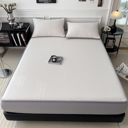 91家纺网 家纺一手货源 找家纺 （总）卡初家居（原微来） 2025新款A类抗菌凉豆豆床笠床裙款凉席--小熊系列