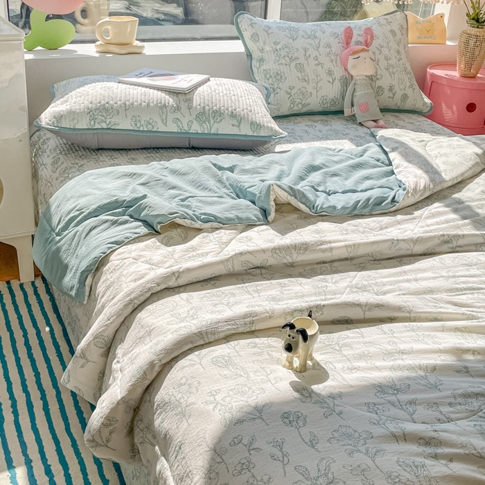 91家纺网 家纺一手货源 找家纺 老帅的工厂店2025新款a类云感双层纱7a抗菌夏被四件套 花开漫漫