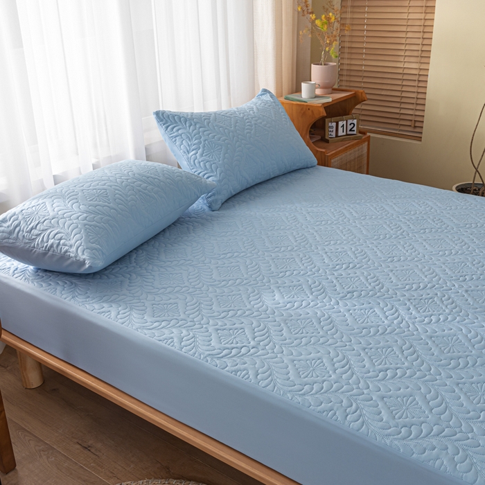 91家纺网 家纺一手货源 找家纺 梵克保罗 2025新款简约纯色水洗棉防水夹棉床笠 海洋蓝