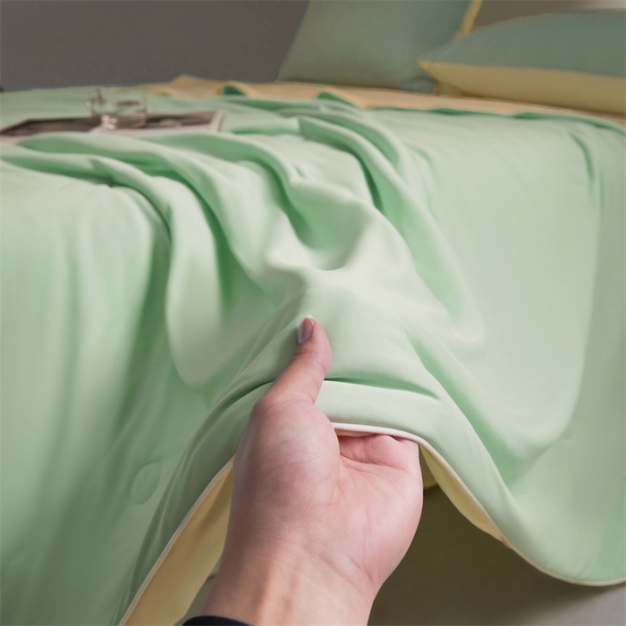 91家纺网 家纺一手货源 找家纺 雯豆家纺 2025夏季新品7A抗菌100%锦纶冰丝凉感夏凉被纯色拼色高档薄被空调被 小冰皮-青柠绿+淡雅黄
