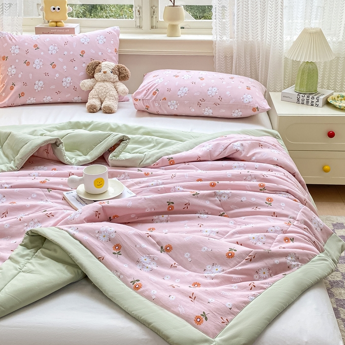 91家纺网 家纺一手货源 找家纺 穆琪 2025年新款小清新手包边夏凉被水洗棉印花夏被 紫韵