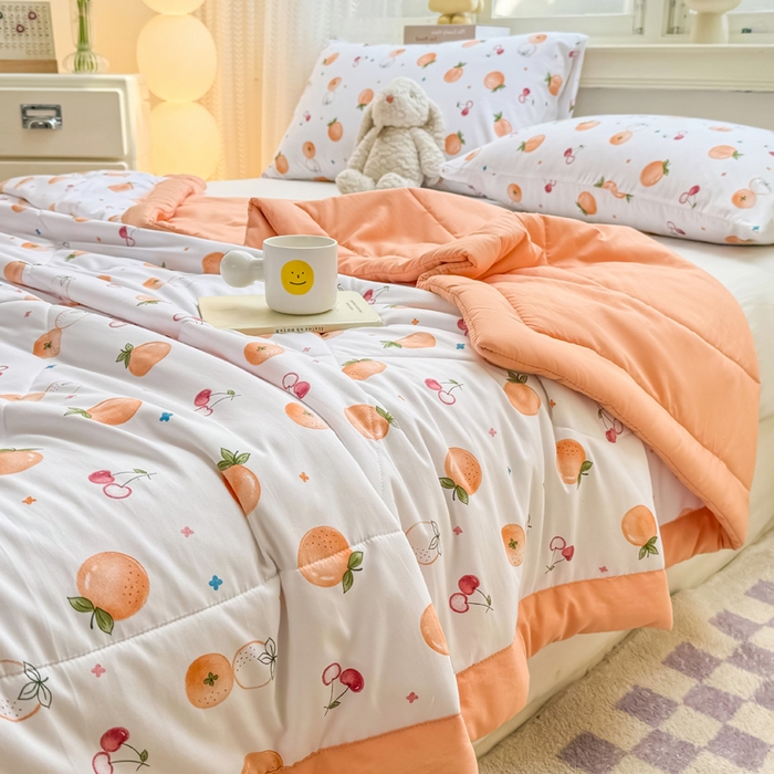 91家纺网 家纺一手货源 找家纺 穆琪 2025年新款小清新手包边夏凉被水洗棉印花夏被 甜蜜邂逅