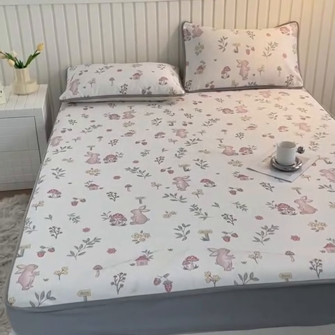 91家纺网 家纺一手货源 找家纺 卢赛尔 2025新款凉感丝提花凉席床笠款 蘑菇兔