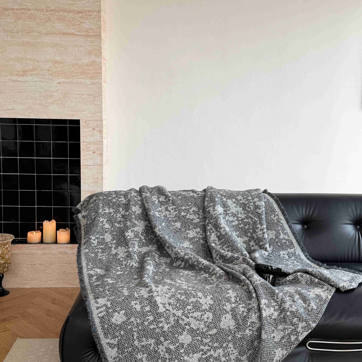 91家纺网 家纺一手货源 找家纺 金丝鸟家纺 2025春夏新款高端羊毛混纺盖毯毯子盖毯多功能盖毯飞机毯 利文 深灰