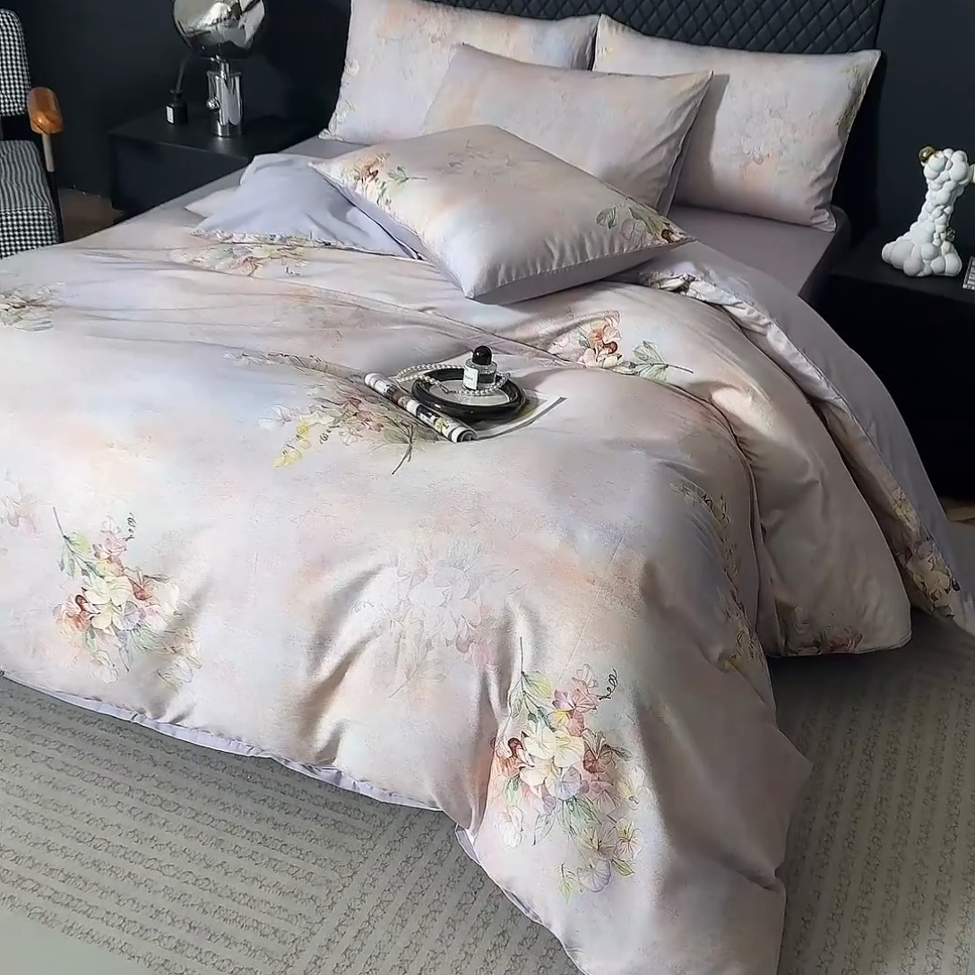 91家纺网 家纺一手货源 找家纺 氧家 2025新款60s贡缎长绒棉数码印花四件套（礼盒装） 玉茗