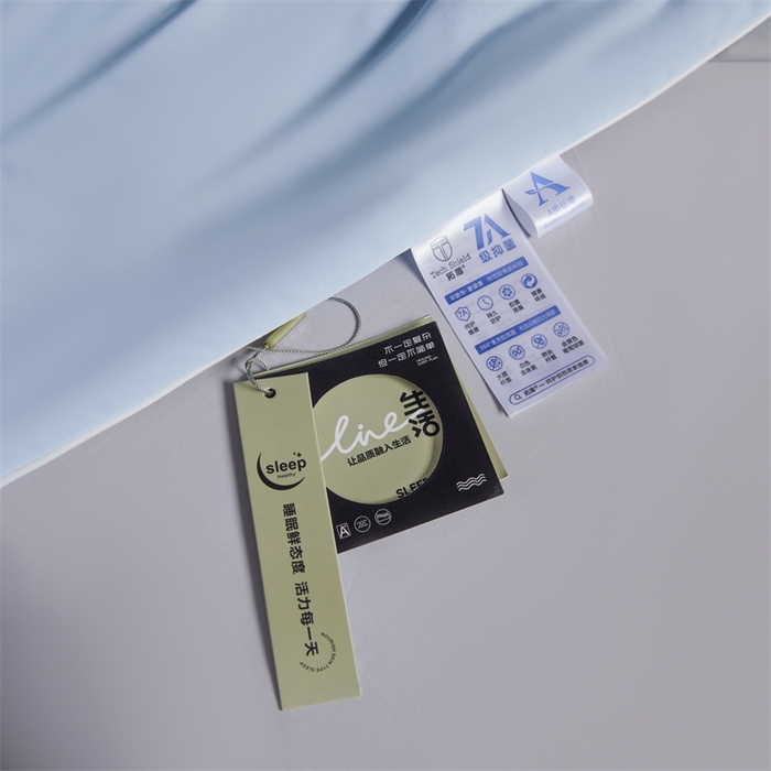 91家纺网 家纺一手货源 找家纺 雯豆家纺 2025夏季新品7A抗菌100%锦纶冰丝凉感夏凉被纯色拼色高档薄被空调被 小冰皮-幽梦蓝+轻奢灰