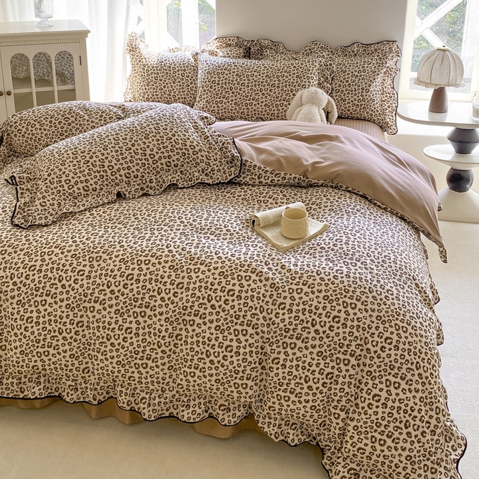 91家纺网 家纺一手货源 找家纺 仟网汇 2025新款赫本针织双层纱床盖四件套 奶咖豹纹