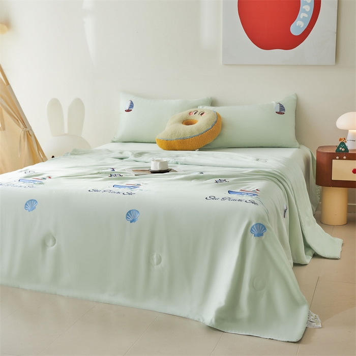 91家纺网 家纺一手货源 找家纺 雯豆家纺 2025夏季新品7A抗菌莱赛尔兰精天丝绣花刺绣夏被空调被四件套凉感被芯 帆船系列-薄荷绿