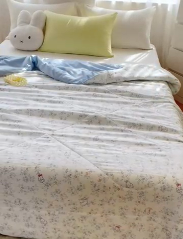 91家纺网 家纺一手货源 找家纺 梦恬佳 2025新款A类水洗皱皱棉夏凉被 繁花兔兔