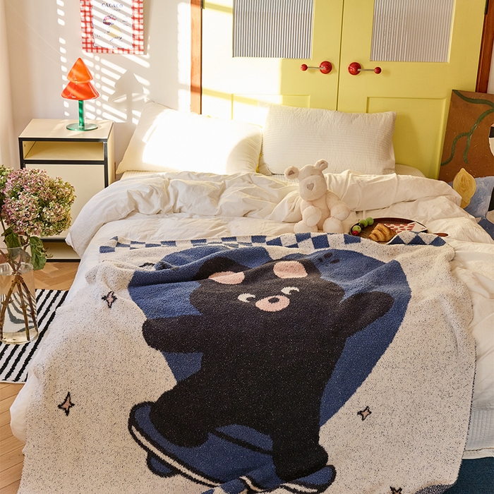 91家纺网 家纺一手货源 找家纺 暖绵绵家纺 2025新款半边绒熊趣滑行卡通毯-皮卡熊 50222720