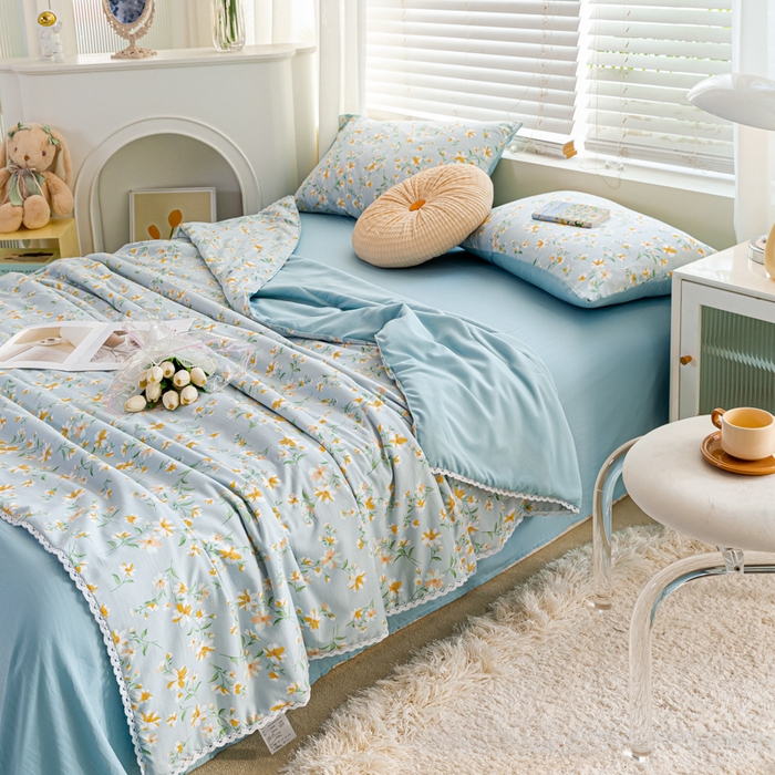 91家纺网 家纺一手货源 找家纺 穆琪 2025新款小花边印花夏被小清新夏凉被 花间