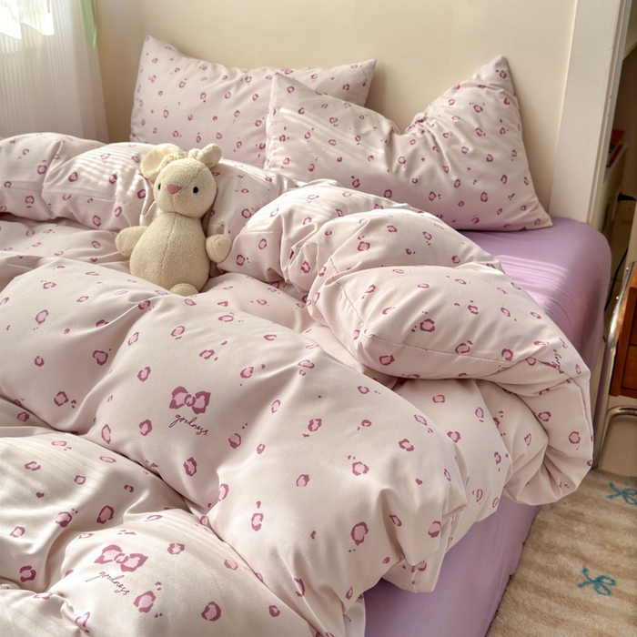 91家纺网 家纺一手货源 找家纺 冕悠家纺 2025新款热款A类高克重针织双层纱四件套系列 （提供买家秀） 豹纹紫