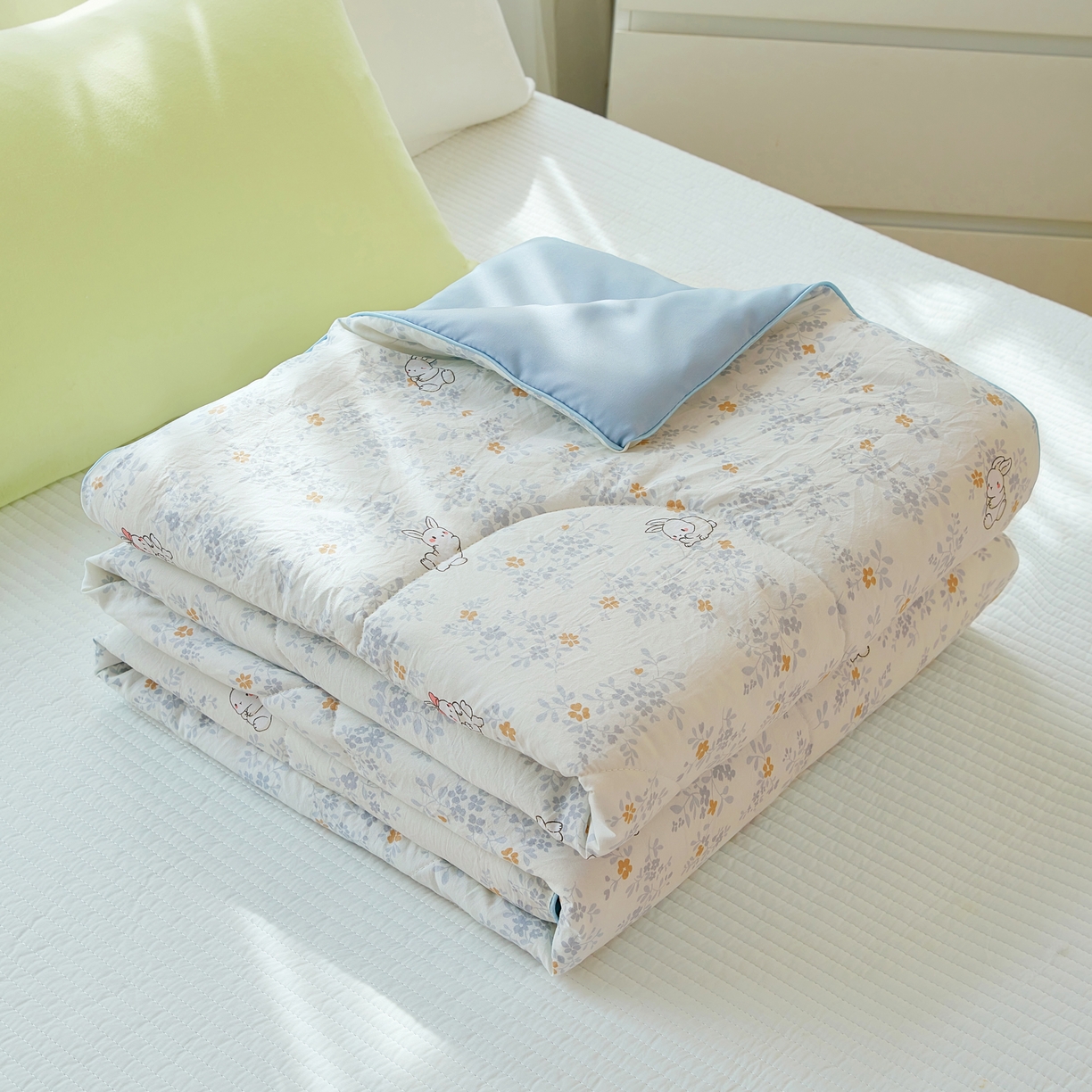 91家纺网 家纺一手货源 找家纺 梦恬佳 2025新款A类水洗皱皱棉夏凉被 繁花兔兔