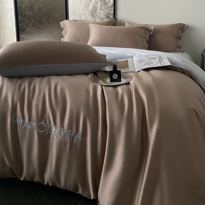 91家纺网 家纺一手货源 找家纺 优悦 2025新款冰丝印花刺绣双拼四件套-漫心 暮山棕